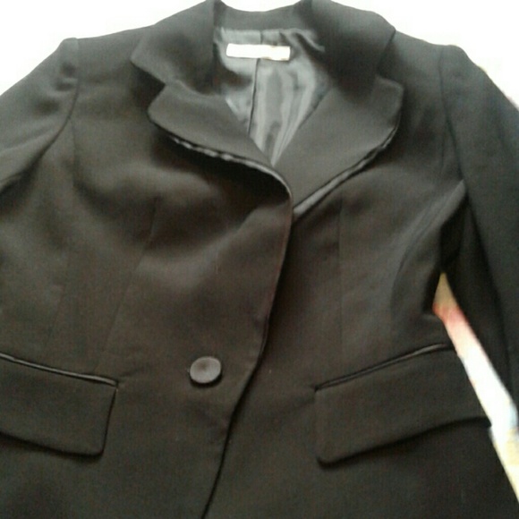 Blazer - Picture 3 of 3